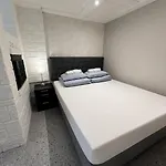 아파트 Pool & Sauna Retreat - Private *