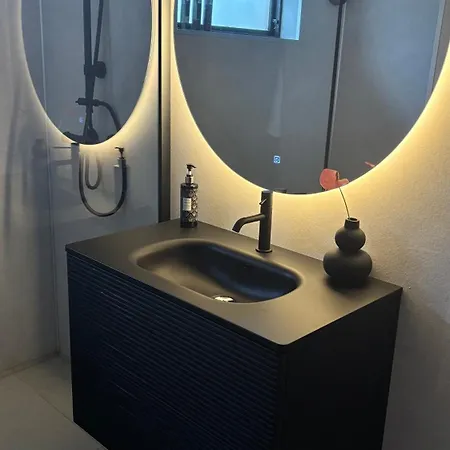 Pool & Sauna Retreat - Private Lejlighed